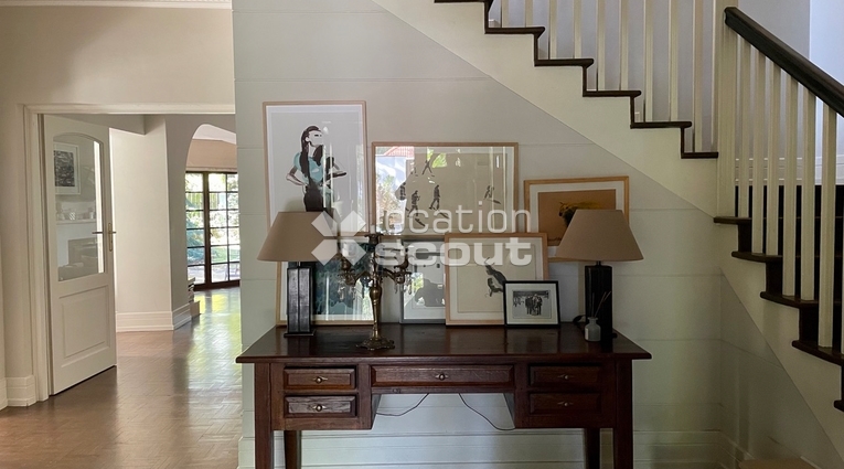 Lokacja #L359 - schody i hol